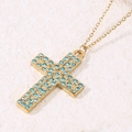 Collier croix dorée de style hip-hop orné de trois rangées de zircons bleu clair - Style Zircone Bleue (A4980)