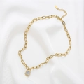 Collier à maillons dorés avec pendentif carré orné de zircons cubiques étincelants et brillants - Style Cadenas Zirconia / Doré
