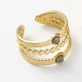 Dreilagiger Ring aus vergoldetem Titanstahl mit grauen Natursteinen und Textur - Grauer Stil