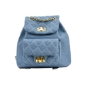 Hellblauer Denim-Rucksack mit Steppmuster, Goldkette und doppelten Taschendetails - Hellblau