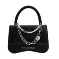 Borsa a mano nera in pelle testurizzata con catena di perle e slogan 'I'm like a flower' - Nero