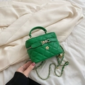 Chic green quilted vanity bag with golden flower buckle and chain shoulder strap - Green