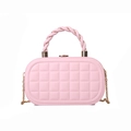Sac boîte rose matelassé élégant avec poignée torsadée et bandoulière en chaîne dorée - Rose