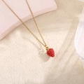 Collier chic avec pendentif fraise rouge émaillé et chaîne fine dorée élégante - Petite Fraise