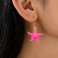 Bunte Seestern-Ohrhänger mit rosa Textur und Goldhaken für den Strandurlaub im Sommer - Rosa
