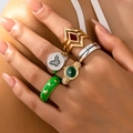 Set chic de 5 anillos con anillo de reloj vintage y bandas de esmalte verde en la mano - Talla única / Juego de Anillos Geométricos de Cinco Piezas