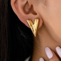 Minimalistische lange goldene Herzohrstecker mit polierter Metalloberfläche für Damen - Gold
