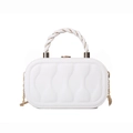 Sac à main ovale matelassé blanc avec chaîne dorée et poignée tissée texturée - Blanc