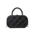 Elegante schwarze Stepptasche mit ledergewebtem Griff und goldenen Metallakzenten - Schwarz