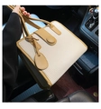 Borsa a mano plissettata beige con finiture in pelle marrone e chiusura magnetica - Cachi