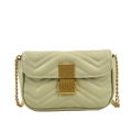 Borsa a tracolla verde menta con cuciture a chevron e tracolla a catena dorata - Verde