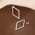 Geometrische hohle Rauten-Doppelschicht-Ohrstecker aus Silber mit vielseitigem V-Design - Weißgold