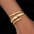 Elegante bracciale a polsino a spirale dorato con tre linee di gocce traforate - Oro