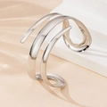 Elegante bracciale rigido a spirale multistrato in metallo argento con finitura lucida - Argento