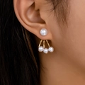Elegantes pendientes de perlas en forma de C dorados usados para un estilo diario - Amarillo Dorado