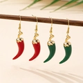 Originelle rote und grüne Chili-Ohrhänger mit goldenen Fischhaken für Damen im Set - Rot und Grün Set
