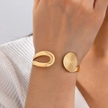 Elegante bracciale aperto geometrico dorato con design a spirale asimmetrico moderno - Oro