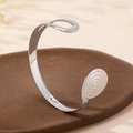 Elegante bracciale rigido argento geometrico con spirale e design minimalista - Argento