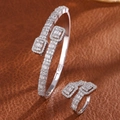Luxe zilveren hiphop sieradenset met iced-out open armband en bijpassende ring op leer - Stijl SP3733 / Zilver