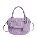 Elegante borsa a tracolla viola con texture a bolle e manico rotondo su sfondo bianco - Viola