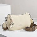 Borsa a tracolla a mezzaluna beige minimalista con ampia tracolla colorata - Bianco Sporco
