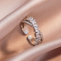 Exquisiter Doppel-Offener Ring mit Baguette- und Rundschliff-Zirkonia auf Champagner-Seide - Doppelschicht-Crossover / Platin