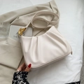 Borsa a secchiello plissettata bianco crema con eleganti dettagli in metallo dorato - Beige