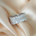 Anillo lujoso de plata con doble fila de circonitas sobre un fondo de satén color champán - US 7 / Bañado en Platino Blanco