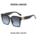 Gafas de sol cuadradas negras para mujer con lentes degradadas y cadena de metal dorado - Negro Brillante/Gris Azul