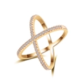 Anello a incrocio in finitura dorata con pavé di zirconi cubici scintillanti - US 6 / Oro