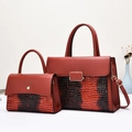 Ensemble de sacs à main marron rouge avec motif pierre et texture crocodile vernie - Rouge