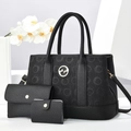 Set di tre borse nere in pelle martellata con logo dorato e portafogli abbinati - Nero