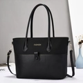Dettaglio della borsa patchwork nera con tessuto strutturato, pelle e scritta FASHION dorata - Nero