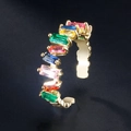 Anello regolabile in oro con zirconi colorati taglio smeraldo e design arcobaleno vivace - Zirconia Colorata Placcato Oro