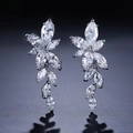 Elegante lange Silberohrringe mit Markiseschliff-Zirkonia-Blume und Quasten-Design - Silber (FSEP167A)