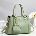 Sac à main plissé vert clair avec mini pochette assortie et détails dorés élégants - Vert