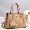 Sac fourre-tout plissé beige minimaliste avec détails dorés et mini pochette assortie - Kaki