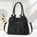 Sac à bandoulière noir texturé avec effet plissé et logo argenté élégant - Noir