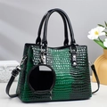 Sac à main dégradé vert texture crocodile avec porte-monnaie rond et bandoulière - Vert