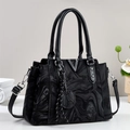 Elegante borsa nera con trama marmorea e logo V argento per donne di classe - Nero