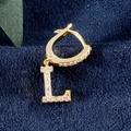 18K goud vergulde oorbel met letter L hanger en fonkelende zirkonia pavé - Letter L Goud