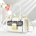 Macro shot of white crocodile embossed texture and vintage pearl clasp on luxury handbag - L23cm H17cm W14cm / Off White