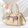 Details von Krokodil- und Schlangenmuster auf Luxus-Handtasche mit goldenen Beschlägen - L23cm H17cm B14cm / Khaki