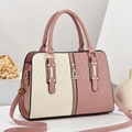 Sac à main chic rose et beige avec matelassage en losanges et détails dorés - Rose