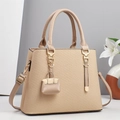 Elegante borsa a mano trapezoidale beige a righe in tessuto con catena dorata decorativa - Cachi