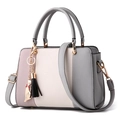 Bolso bandolera de tres colores gris y blanco con colgante de gato y borla suave - Gris claro