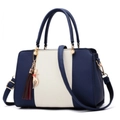 Bolso de mano azul marino y beige con colgante de gato dorado y detalles de borlas - Azul oscuro