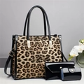 Dreiteiliges Set aus Leopardenmuster-Handtasche und schwarzer Lackleder-Clutch für Damen - Khaki