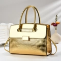 Sac à main de luxe doré motif crocodile avec boucle métal et bandoulière amovible - Or