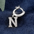 Silberner Creolen-Ohrring mit N-Buchstaben-Anhänger und Zirkonia-Besatz - Buchstabe N Platin